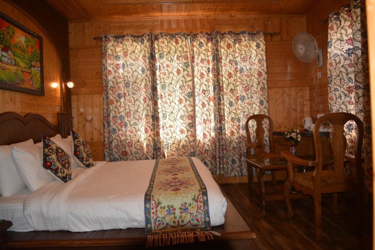 Hotel Royale Comfort Pahalgām Esterno foto